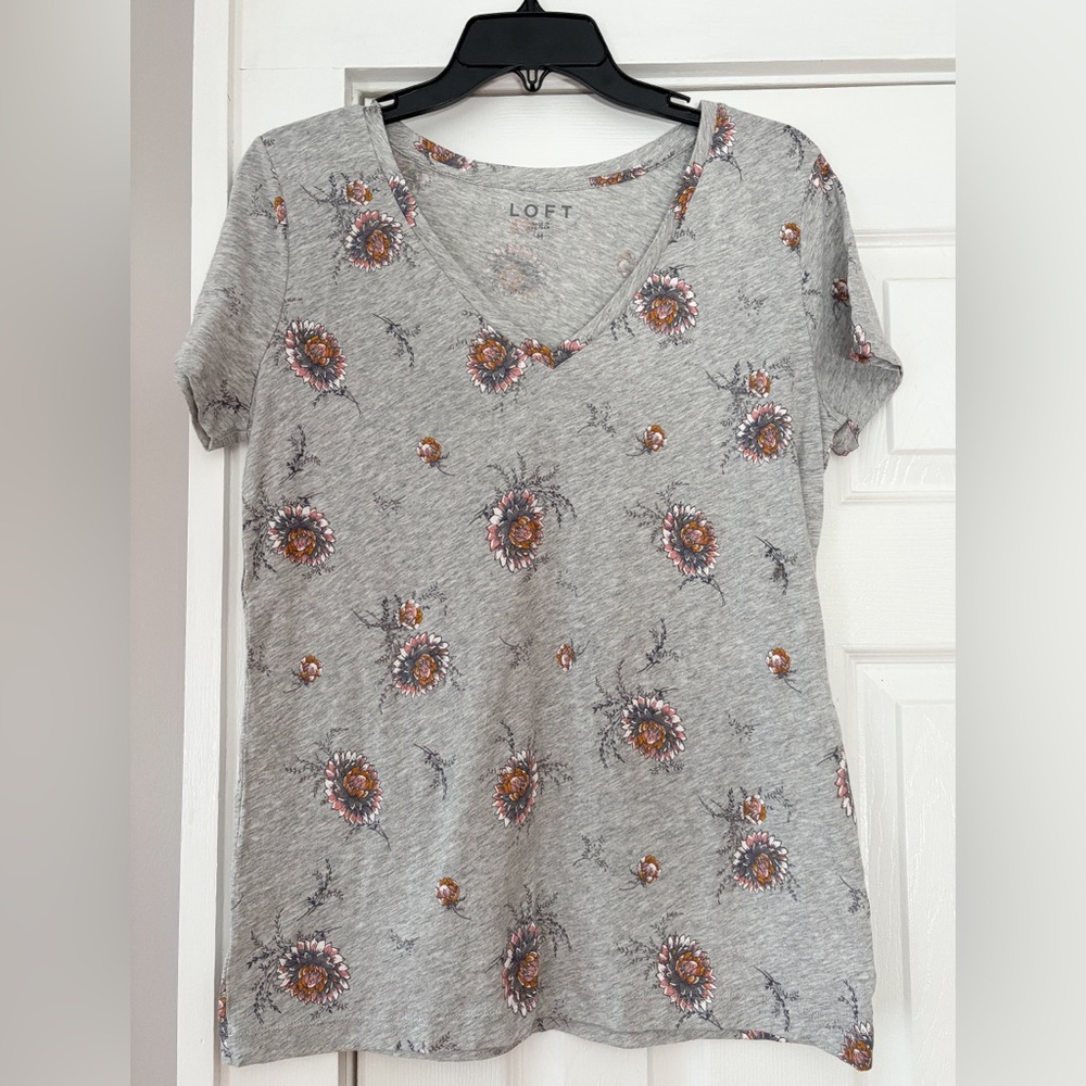 LOFT Gray Floral Women's‎ Top
